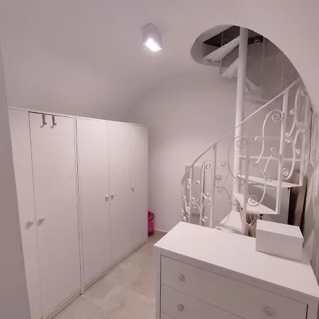 Elegante Monolocale Con Soppalco In Centro E Vicino Al Mare